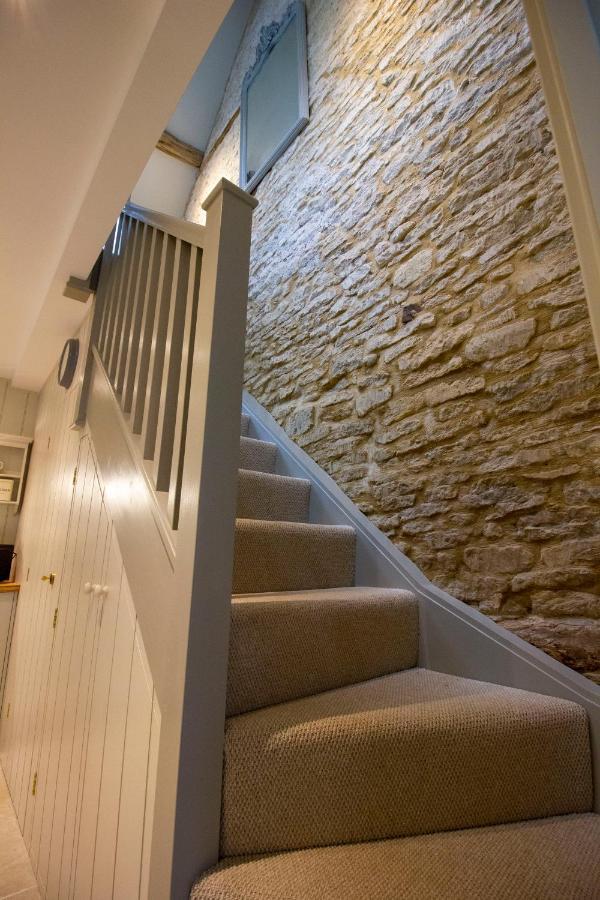 The Potting Shed, 5* Luxury Escape Cirencester Extérieur photo