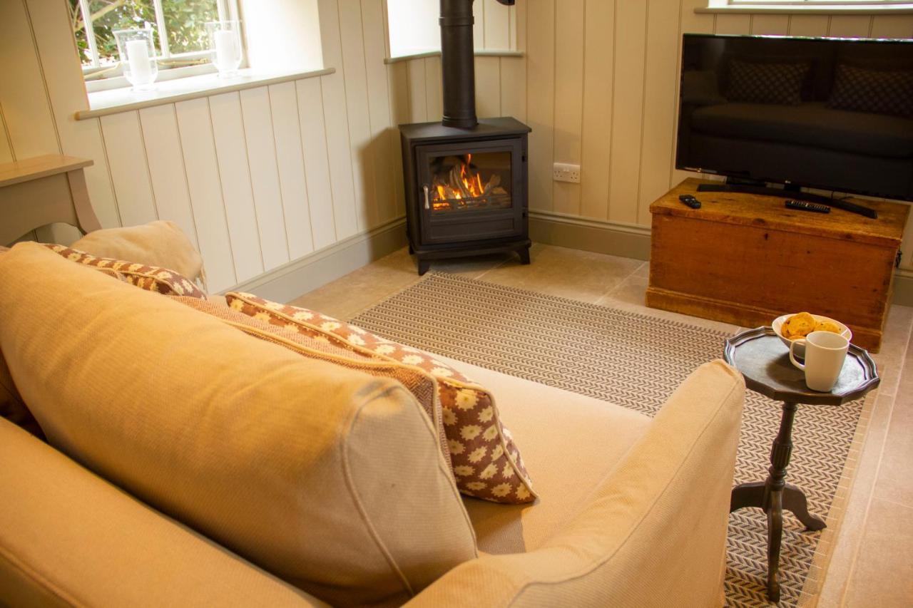The Potting Shed, 5* Luxury Escape Cirencester Extérieur photo